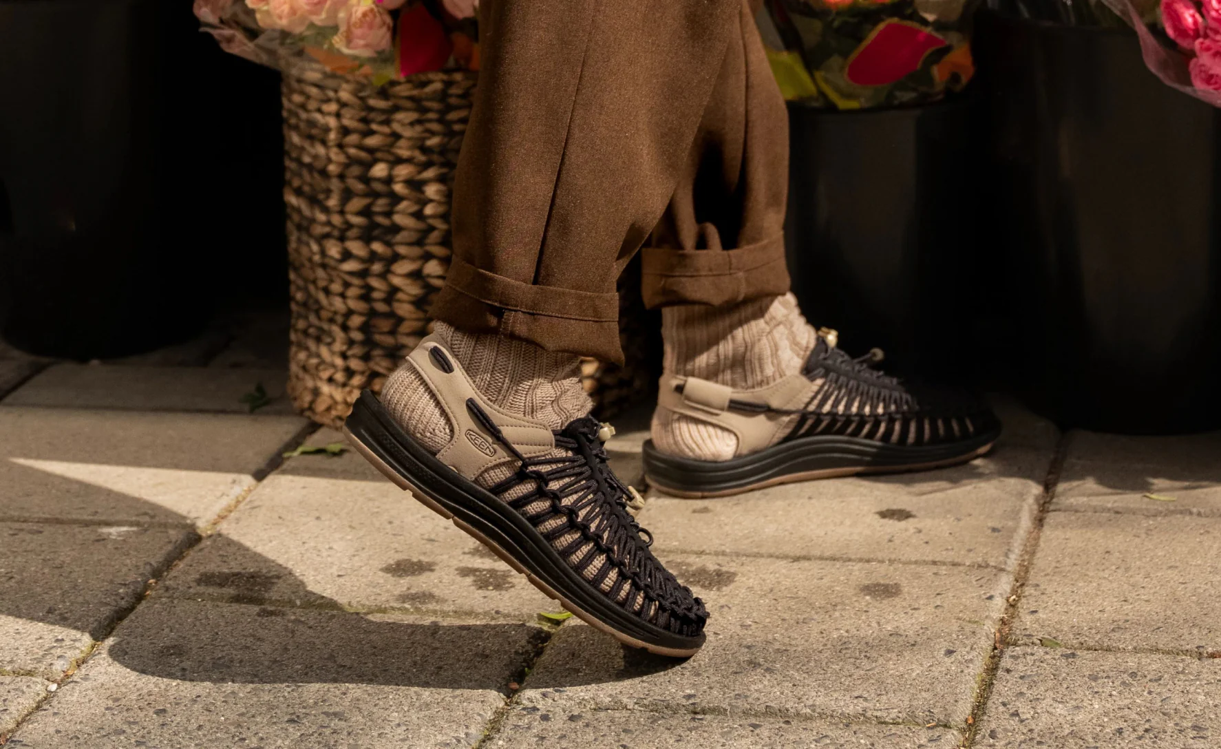 Men's UNEEK Sneaker | Black/Plaza Taupe - Image 7